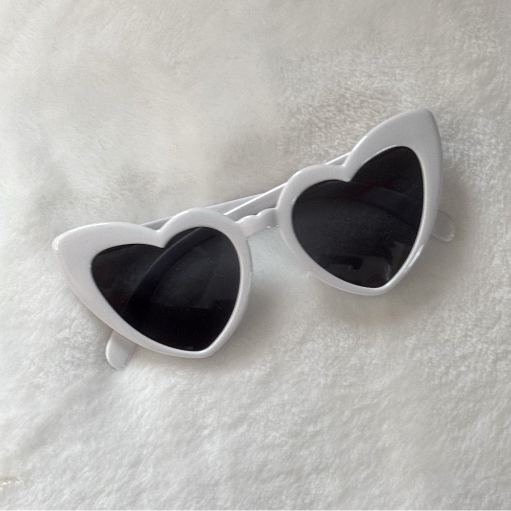 New Heart-Shaped White Sunglasses